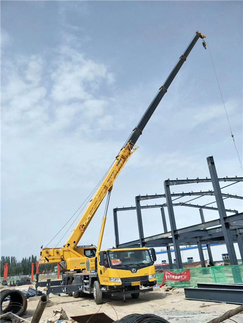 隆化县超高层建筑钢结构吊装案例